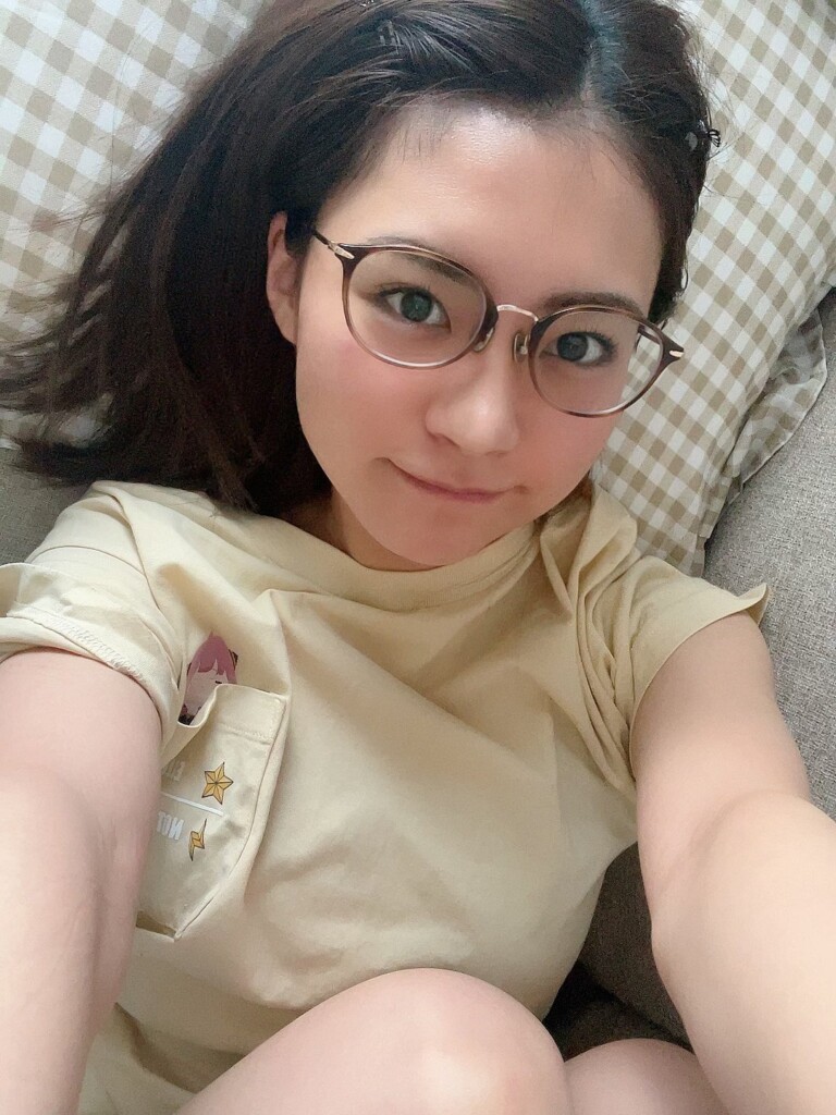 Natsu Tojo in her precious glasses. She looks intelligent and sexy.