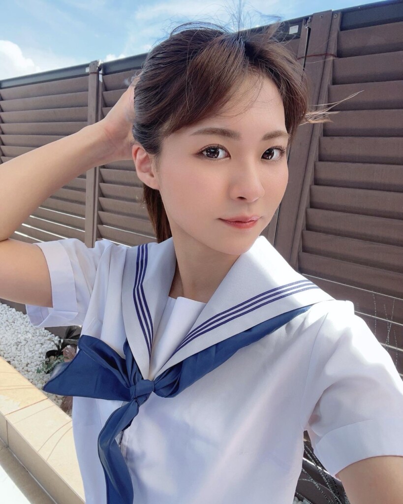 Natsu Tojo in sailor suit
