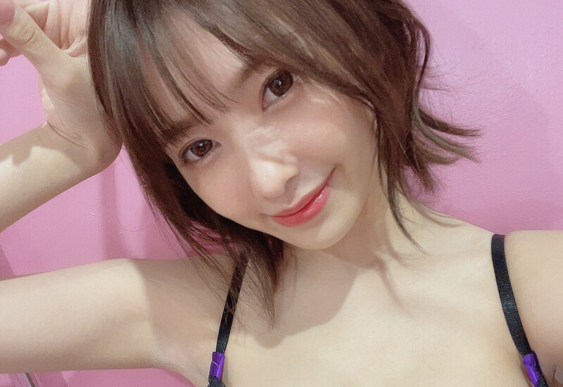 Mai Tsubasa wearing a black bra.